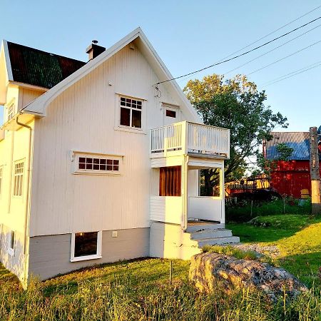 Solrik Beliggenhet I Lofotens Storste Fiskevaer Villa Ballstad Exterior photo