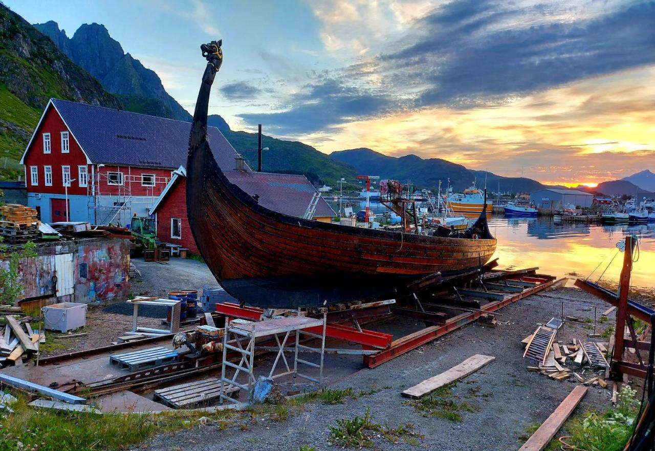 Solrik Beliggenhet I Lofotens Storste Fiskevaer Villa Ballstad Exterior photo