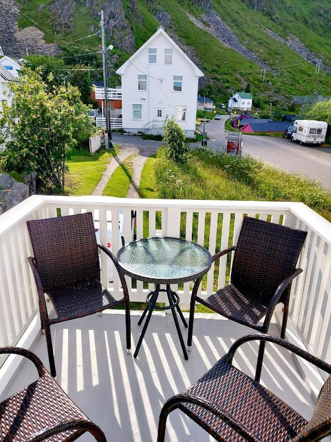 Solrik Beliggenhet I Lofotens Storste Fiskevaer Villa Ballstad Exterior photo
